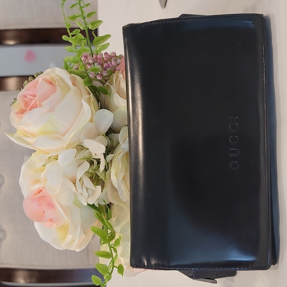 Authentic Gucci patent kisslock compact wallet - Picture 2 of 11